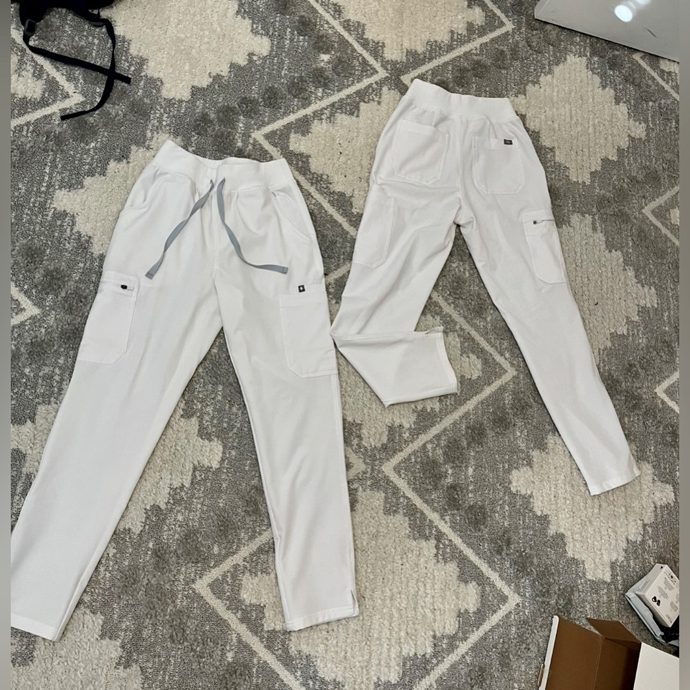 Women’s white Figs scrub pants (XSP)